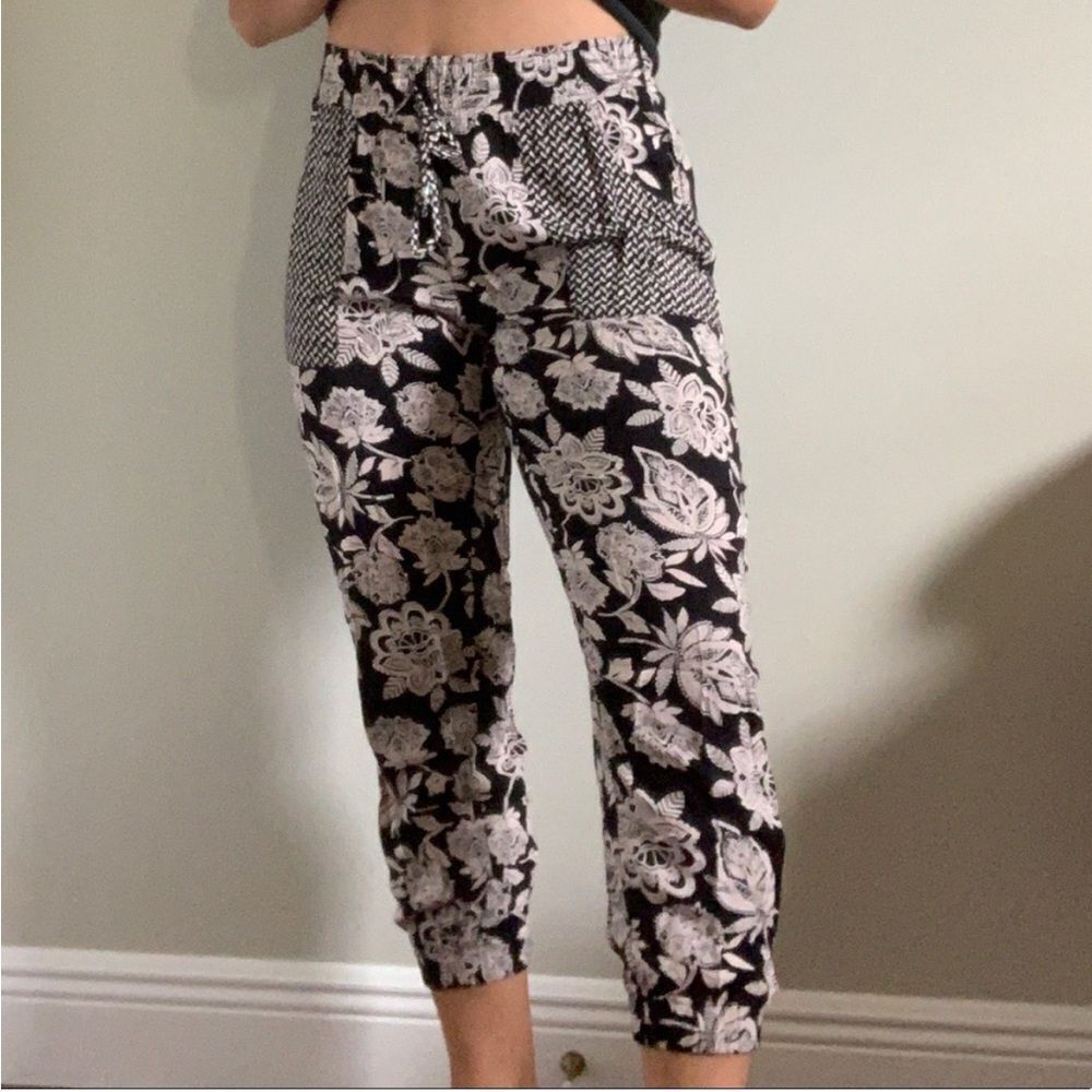 American Eagle Outfitters Black and White Floral Joggers